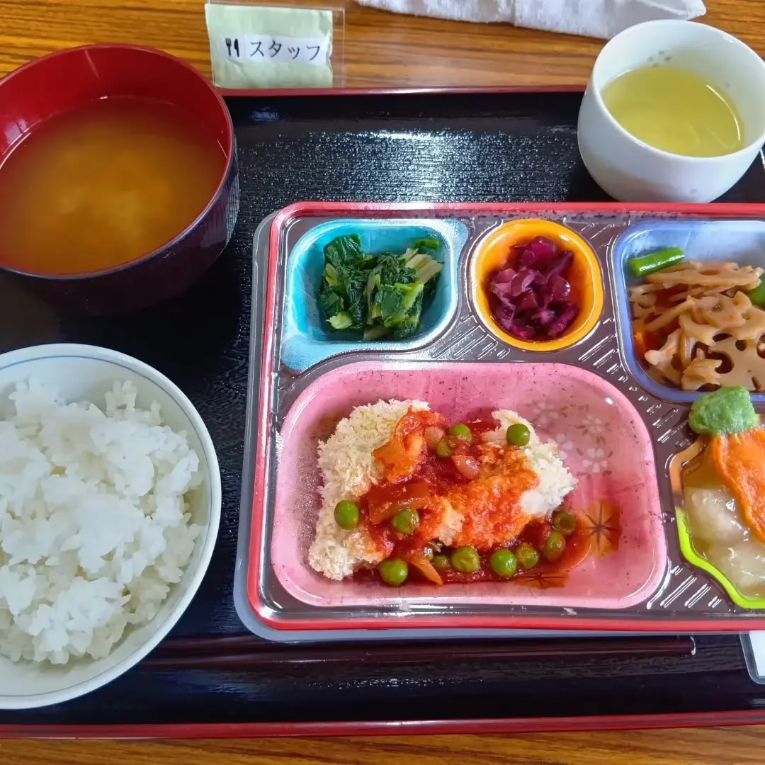 デイサービスはつがのお昼ごはん。