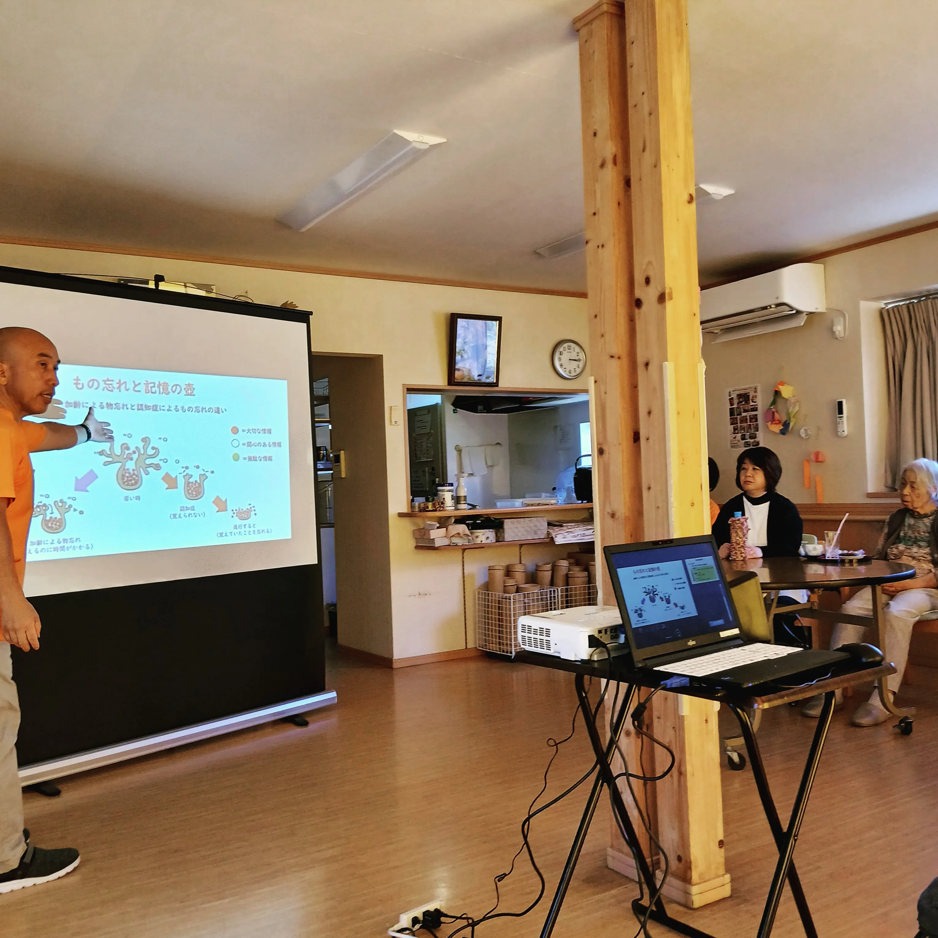 先日の堺市ぬくもりカフェでは、認知症サポーター養成講座を開催...