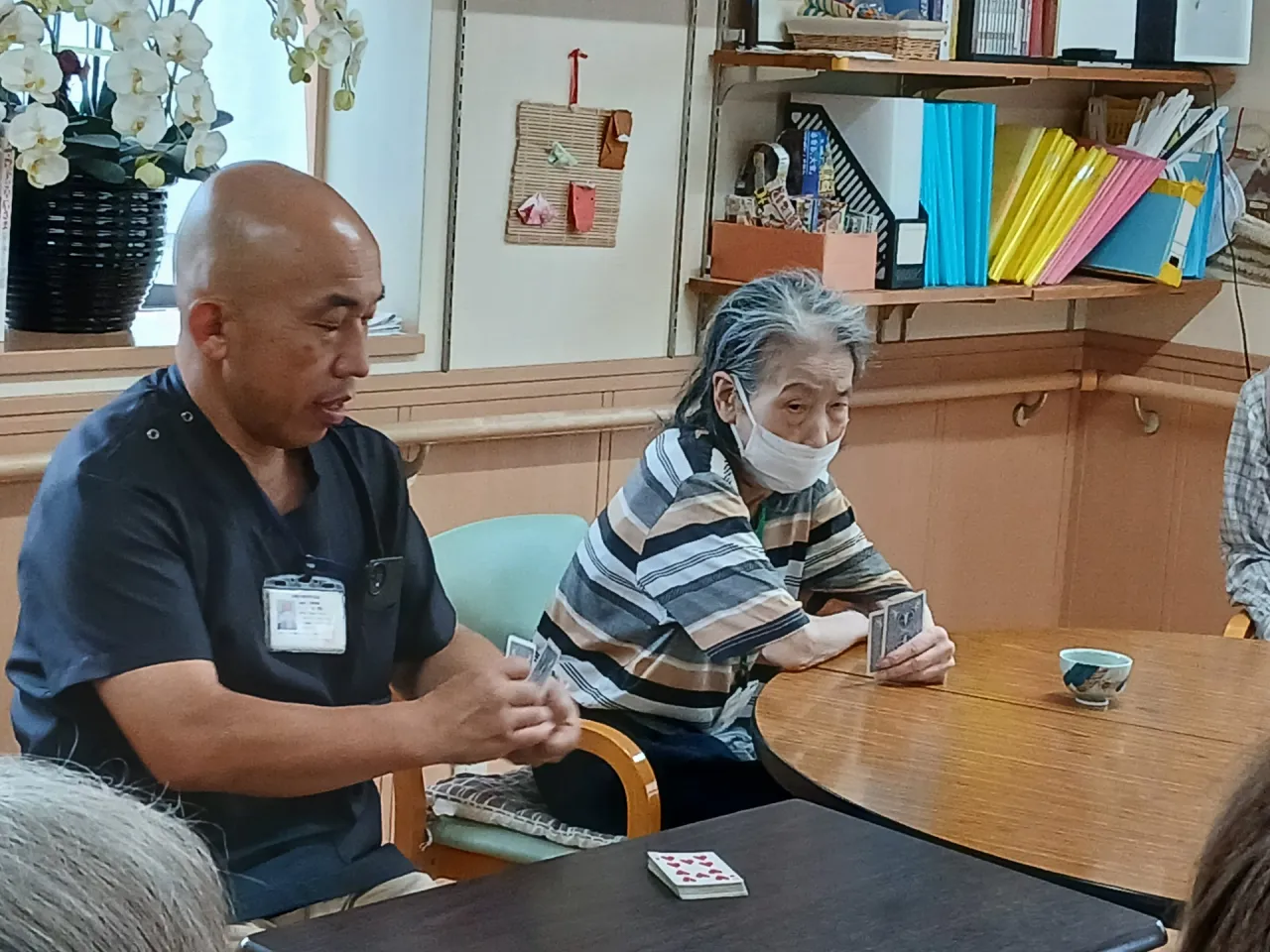 お昼ごはん後の楽しみ、カードゲーム！